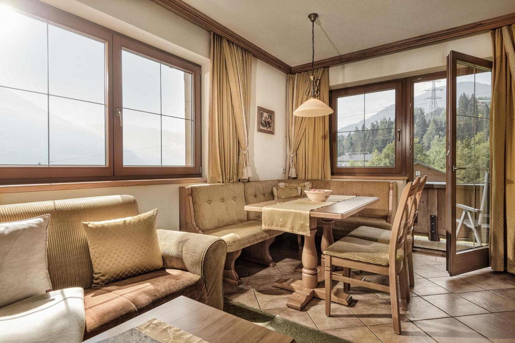 Aster Boutique Hotel & Chalets Fuegenberg Oda fotoğraf